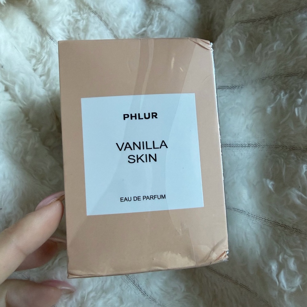 Phlur Vanilla Skin Eau de Parfum — Amber Bottle with White Cap - Picture 7 of 8